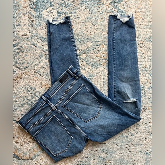 [Abercrombie & Fitch] Simone Distressed High Rise Skinny Jeans- Size 28/6 - Picture 3 of 8